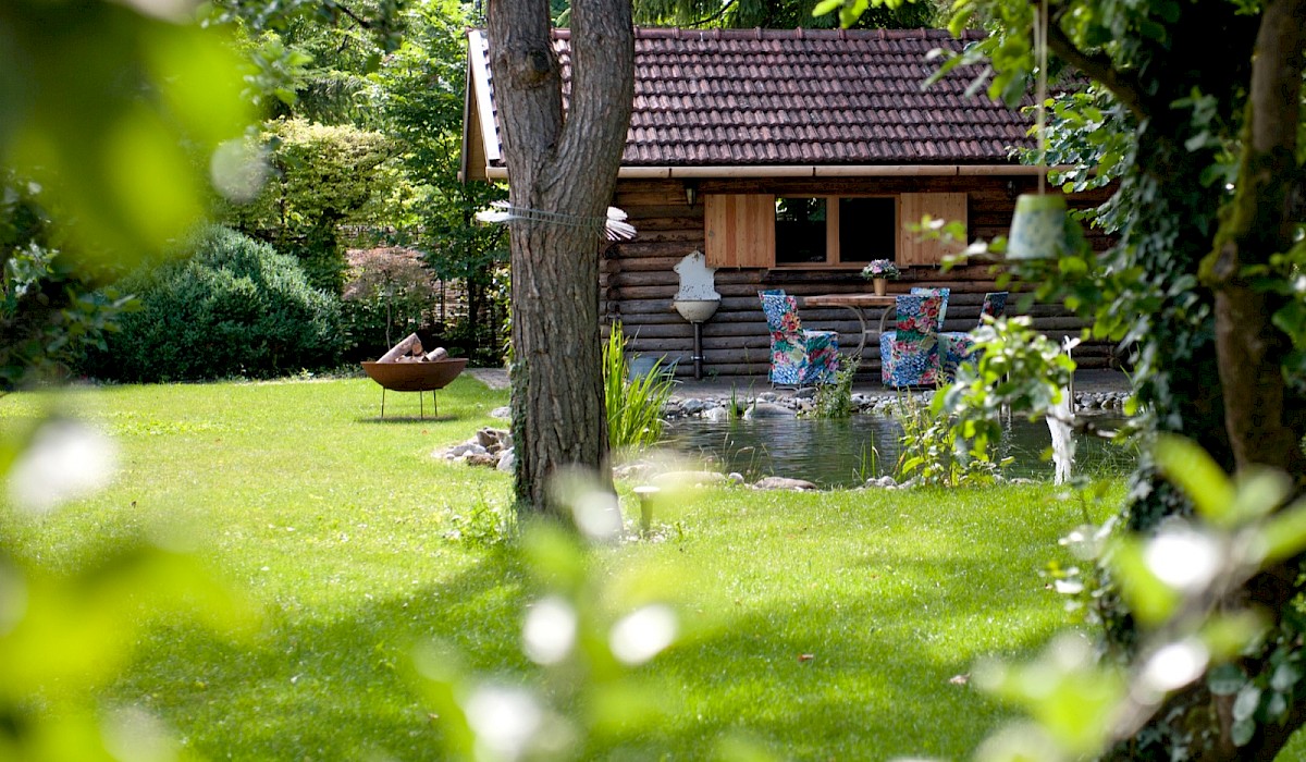 Gartenhaus mit Teich